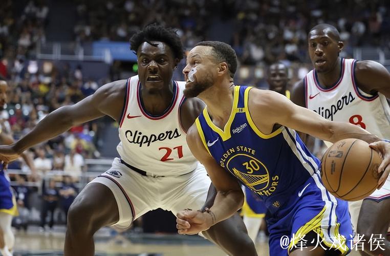 三分压哨绝杀!勇士险胜快船 库里9分哈登13分 三分压哨绝杀!勇士险胜快船 库里9分哈登13分