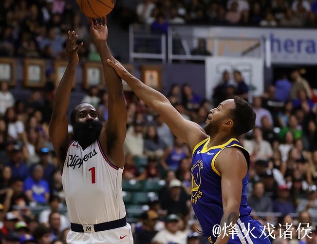 三分压哨绝杀!勇士险胜快船 库里9分哈登13分 三分压哨绝杀!勇士险胜快船 库里9分哈登13分