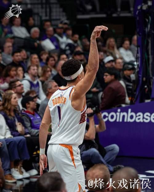 文班25+9马刺狂胜爵士 布克40分太阳绝地翻盘快船
